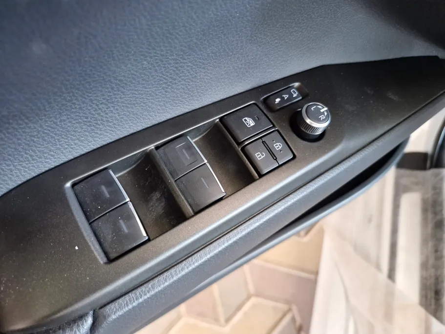 تويوتا كامري LE 2025 