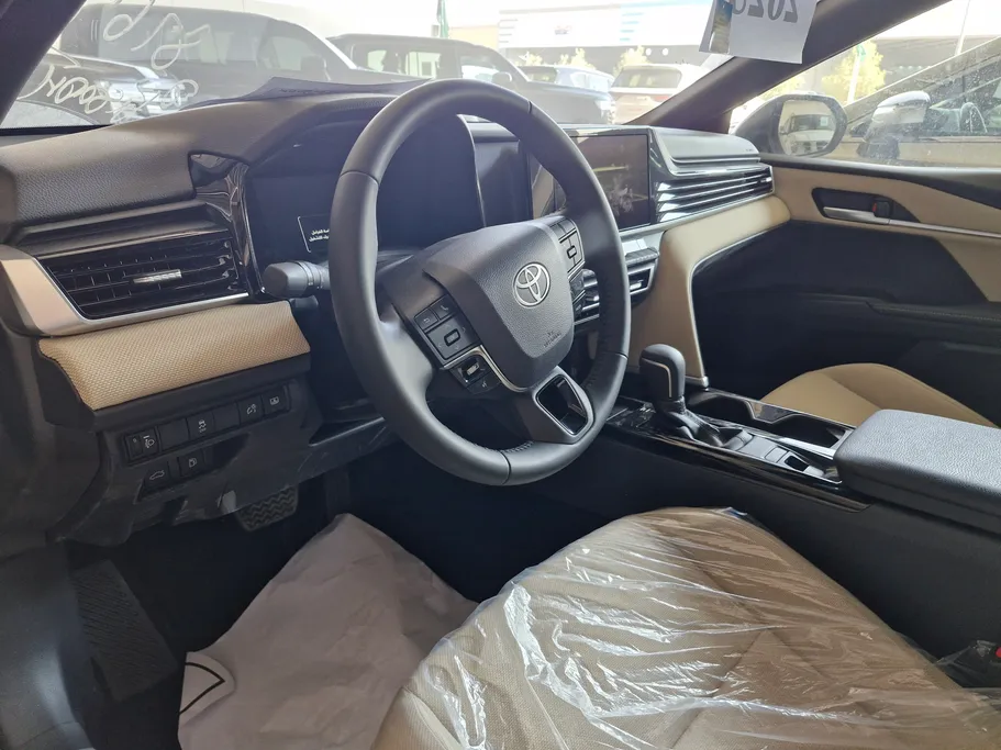 تويوتا كامري LE 2025 