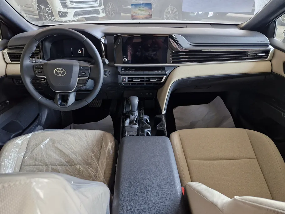 تويوتا كامري LE 2025 