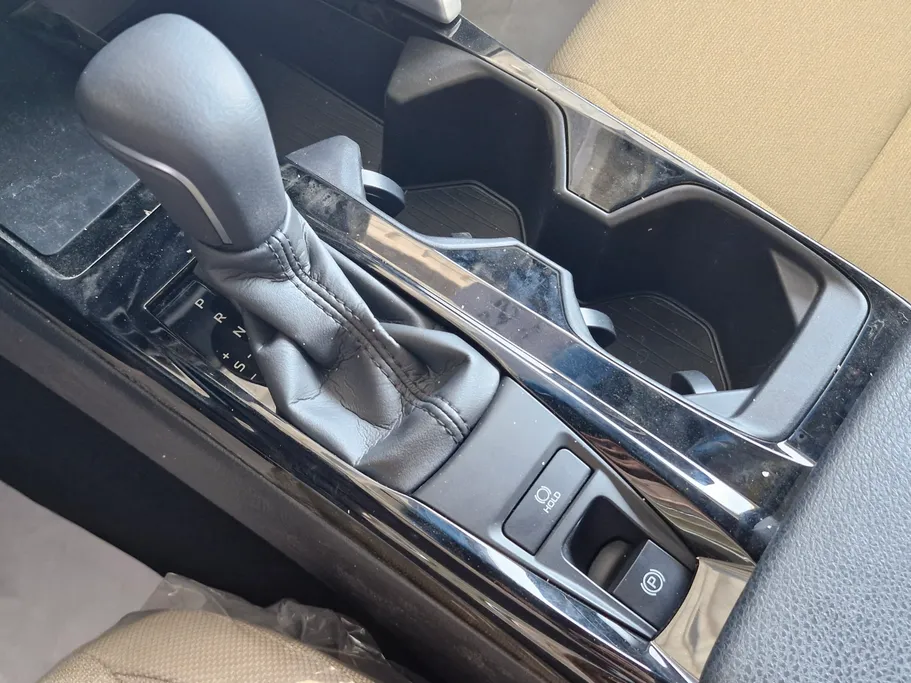 تويوتا كامري LE 2025 