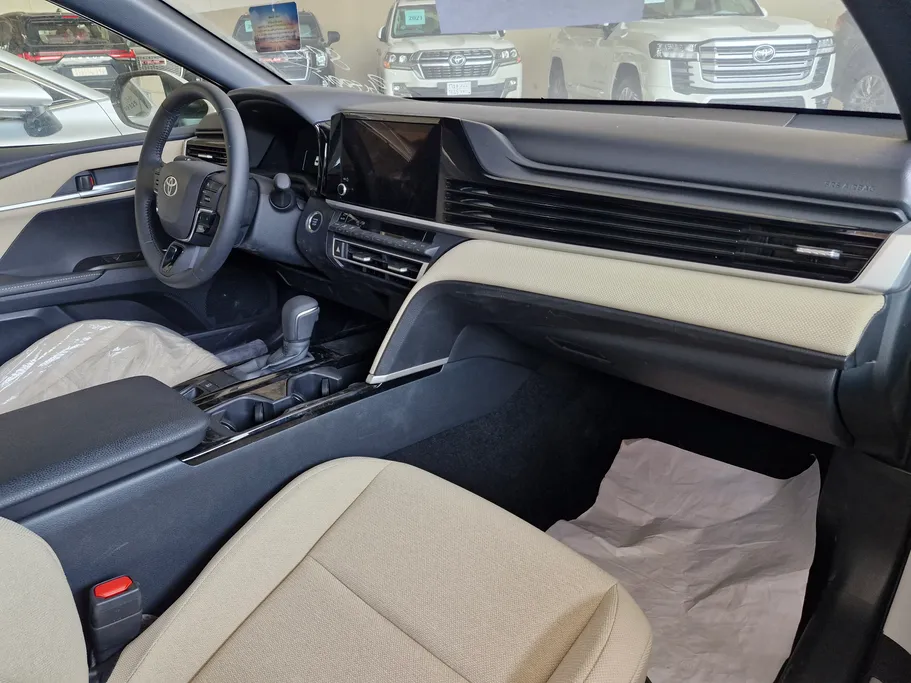 تويوتا كامري LE 2025 