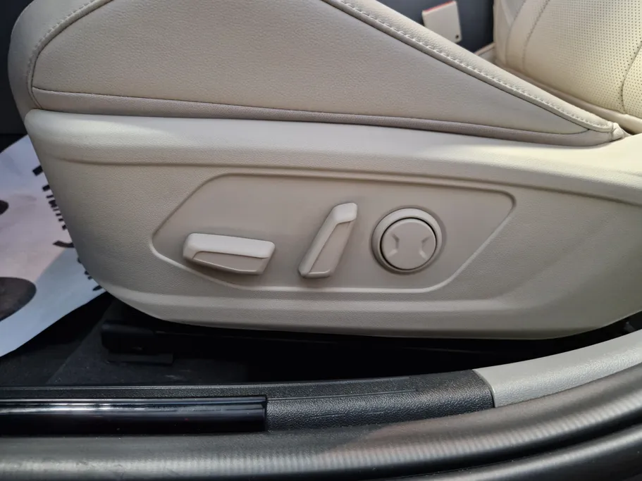 2023 Hyundai Elantra PREMIUM 