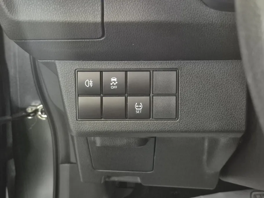 تويوتا يارس Y 2023 