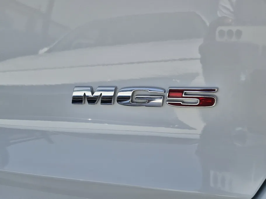 ام جي 5 STD 2024 