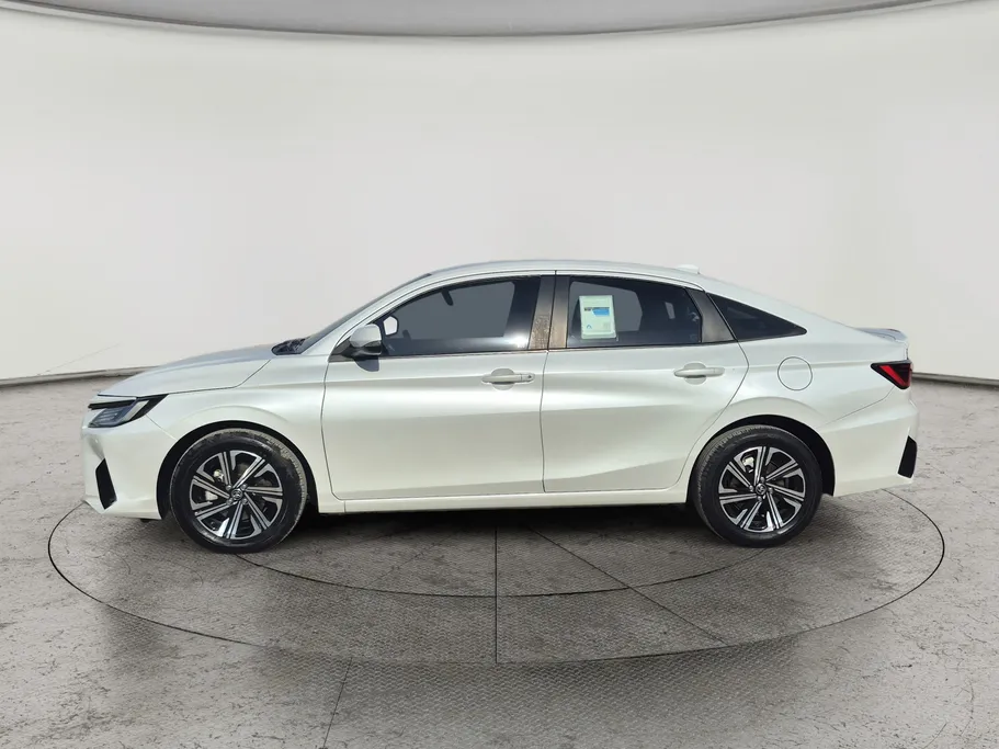 تويوتا يارس YX 2024 