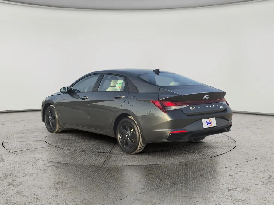 2023 Hyundai Elantra Smart 