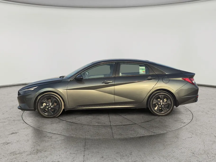 2023 Hyundai Elantra Smart 