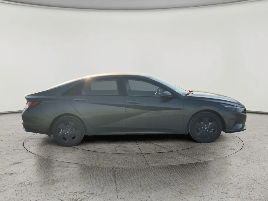 2023 Hyundai Elantra Smart 