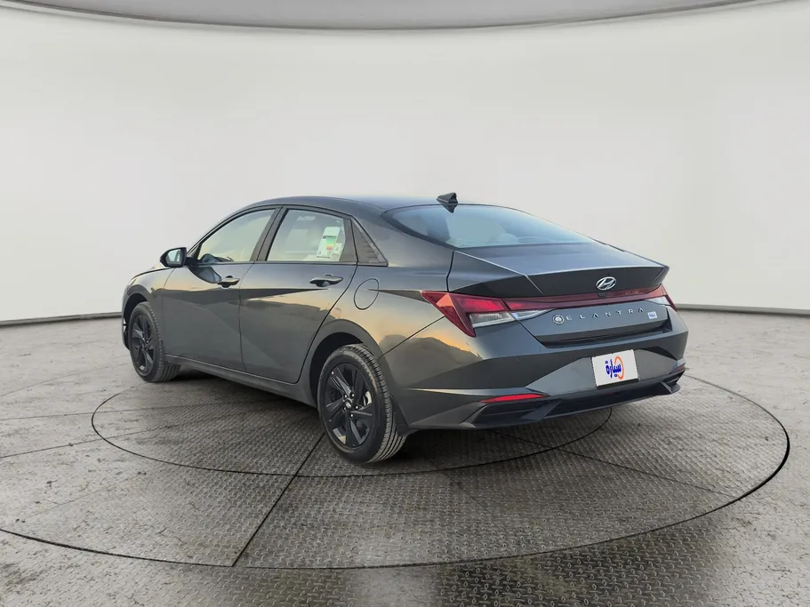 2023 Hyundai Elantra Smart 