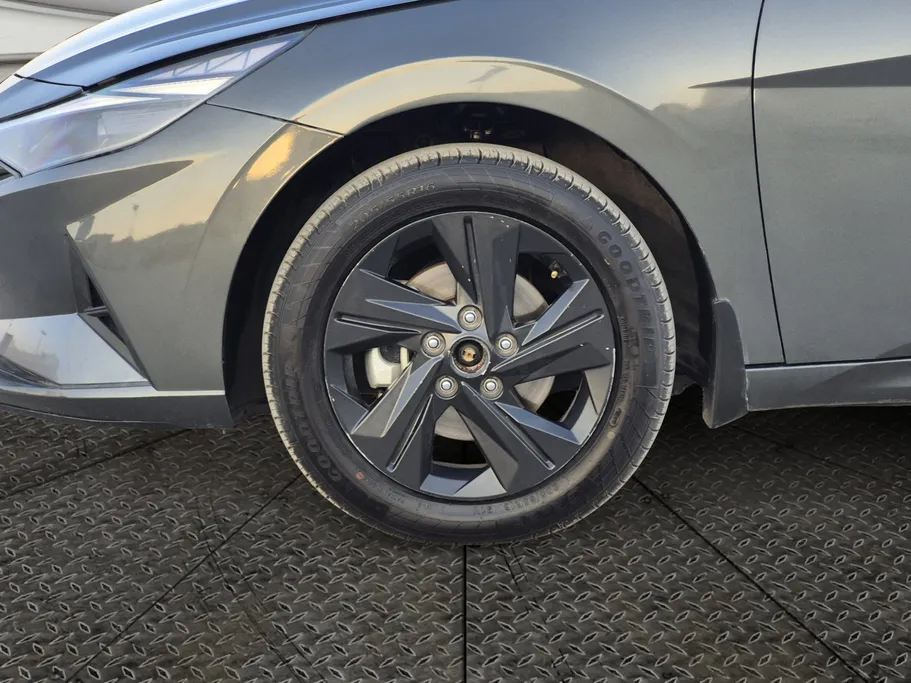 2023 Hyundai Elantra Smart 