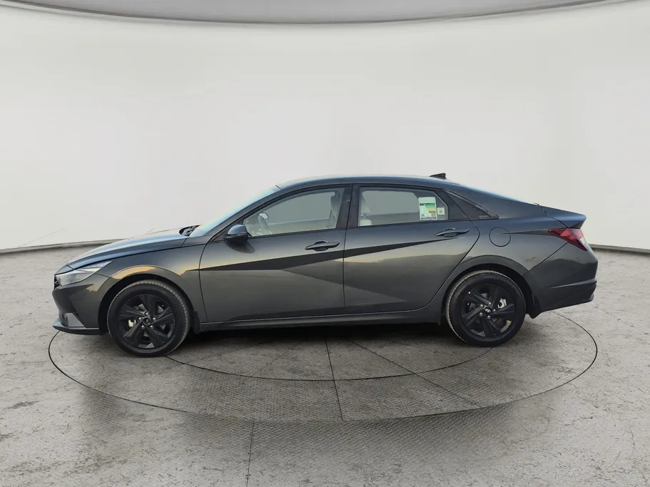 2023 Hyundai Elantra Smart 