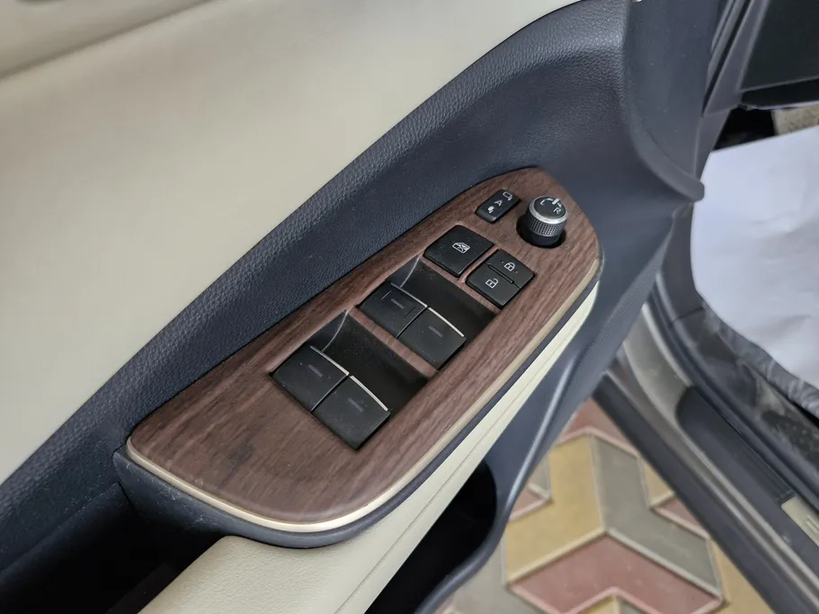 2025 Toyota Crown Premium 