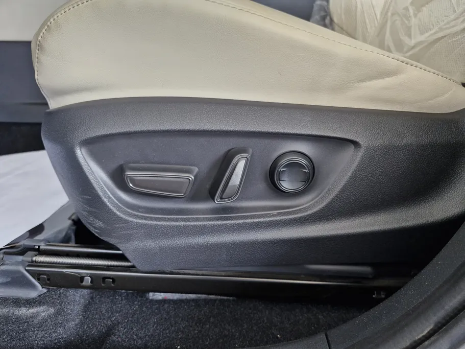 2025 Toyota Crown Premium 