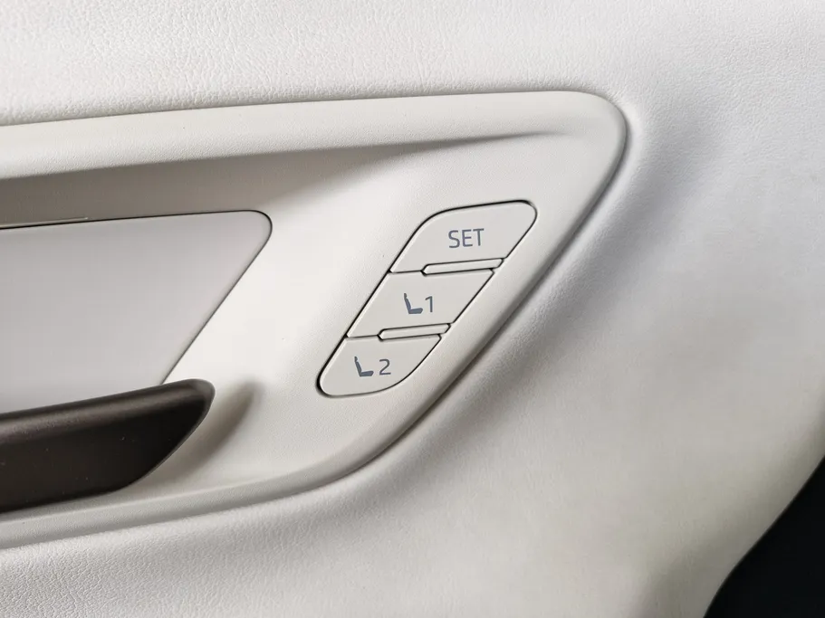 2025 Toyota Crown Premium 