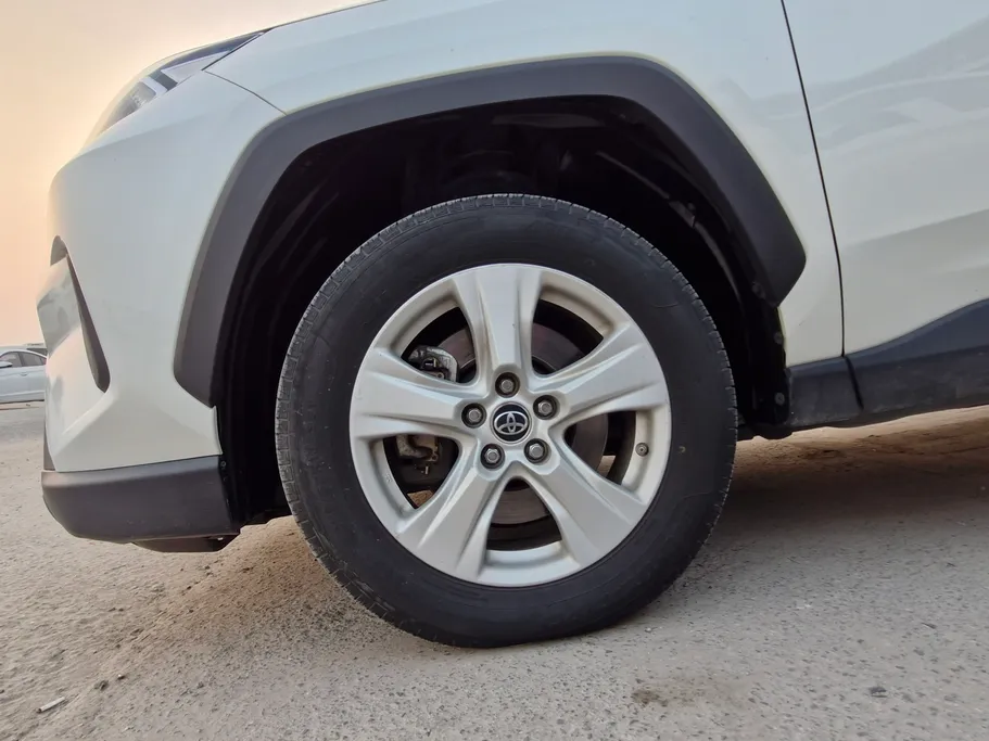 تويوتا راف فور LE 2022 