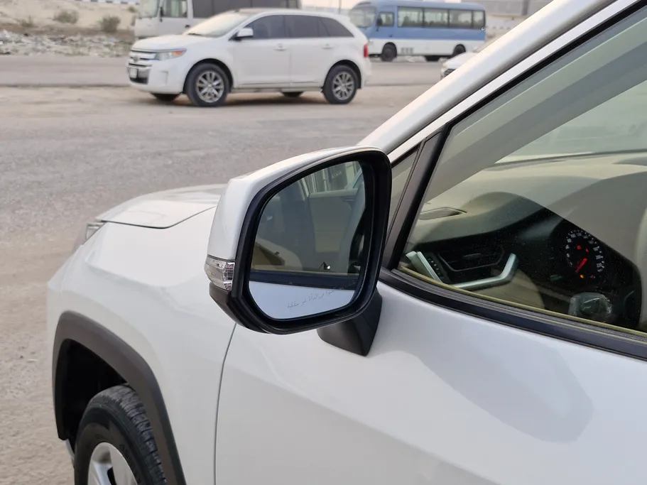 تويوتا راف فور LE 2022 