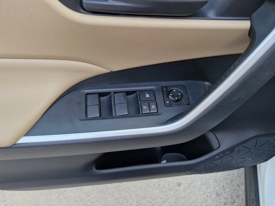 تويوتا راف فور LE 2022 