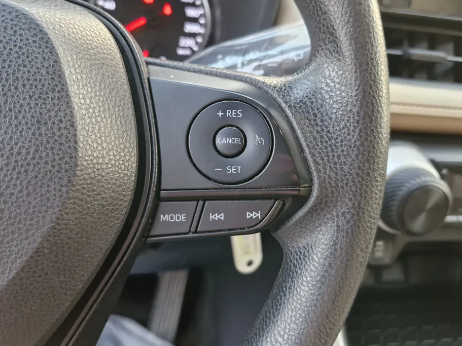 تويوتا راف فور LE 2022 