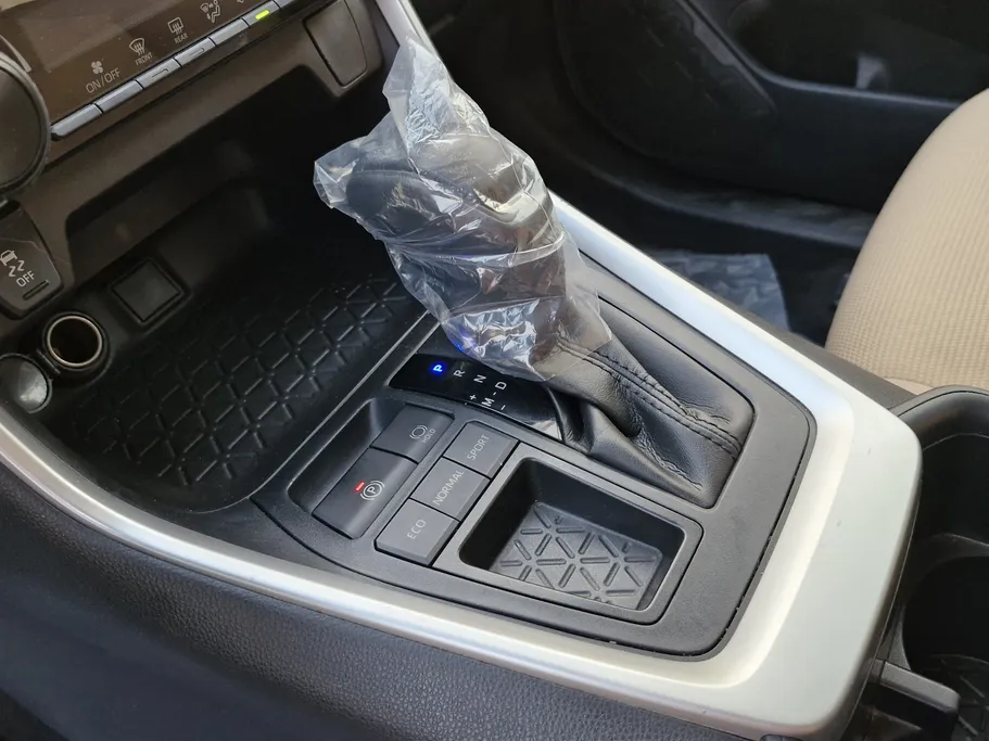 تويوتا راف فور LE 2022 