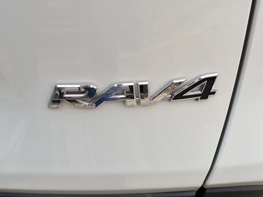 تويوتا راف فور LE 2022 