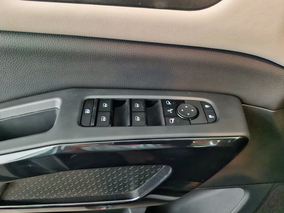 2023 Nissan Pathfinder S 