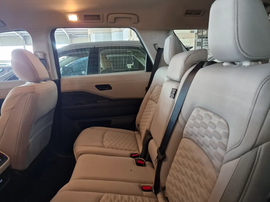 2023 Nissan Pathfinder S 