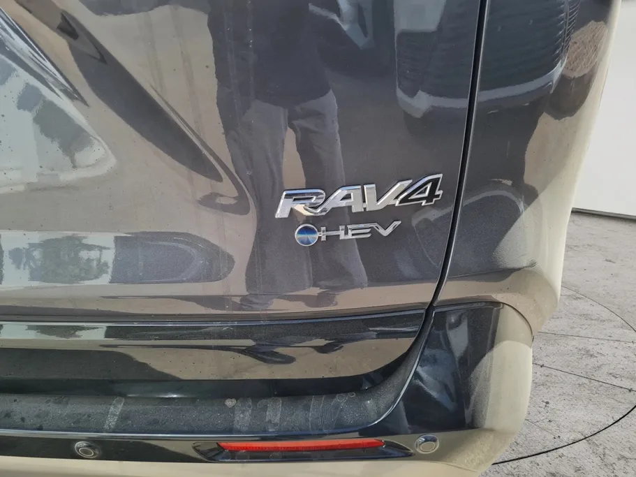 2025 Toyota RAV4 XLE HEV 