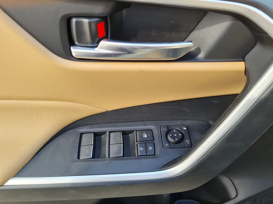 2025 Toyota RAV4 XLE HEV 