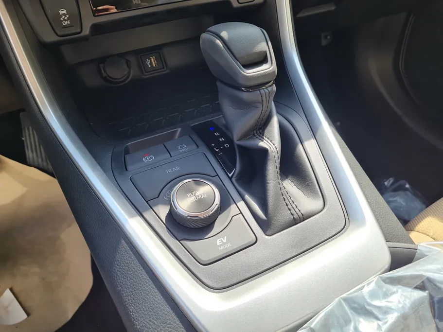 2025 Toyota RAV4 XLE HEV 