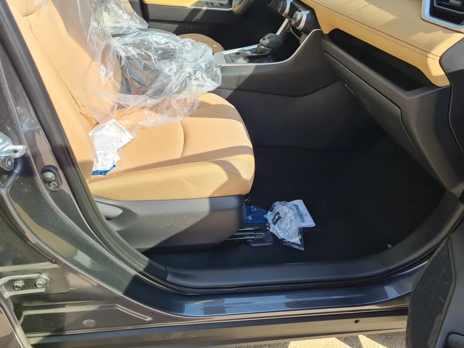 2025 Toyota RAV4 XLE HEV 