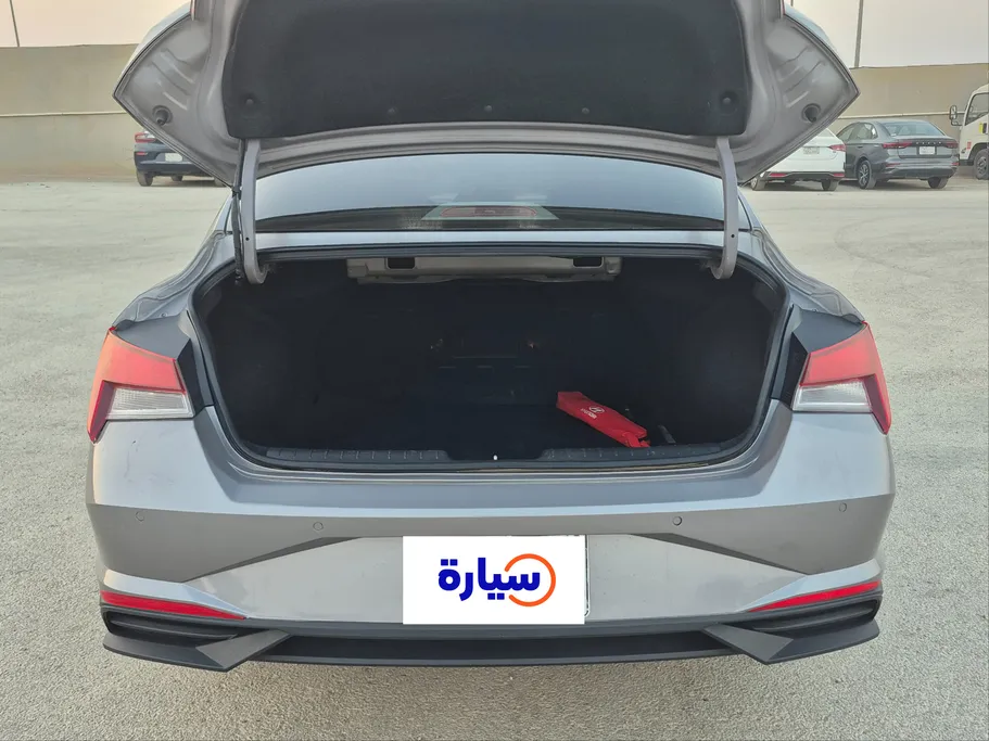 2023 Hyundai Elantra Smart 