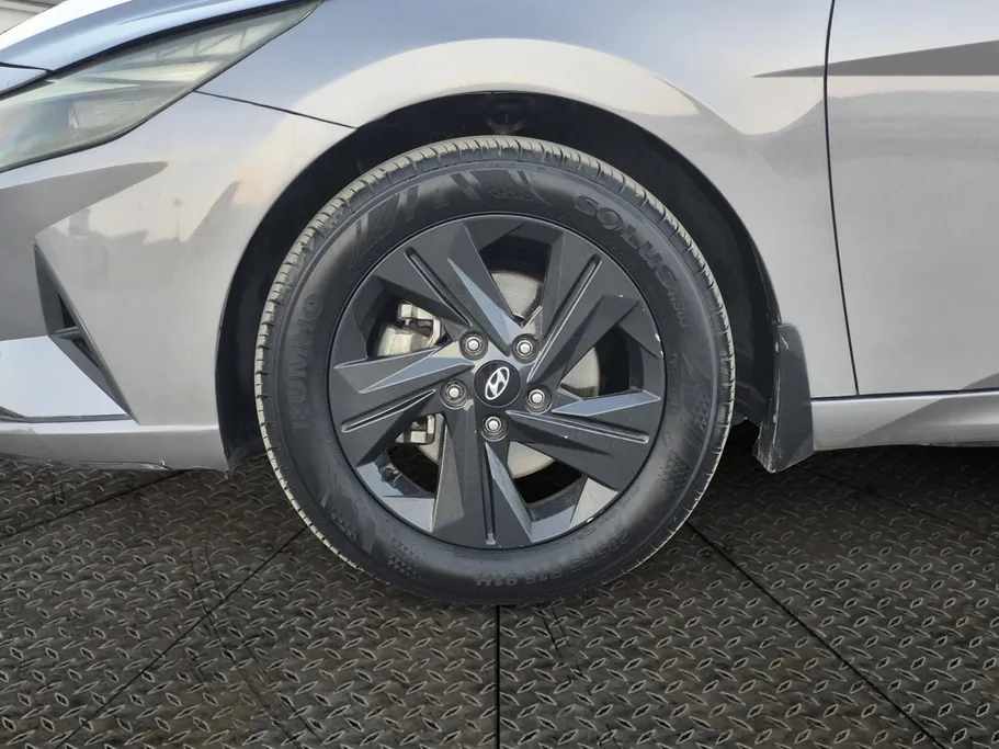 2023 Hyundai Elantra Smart 