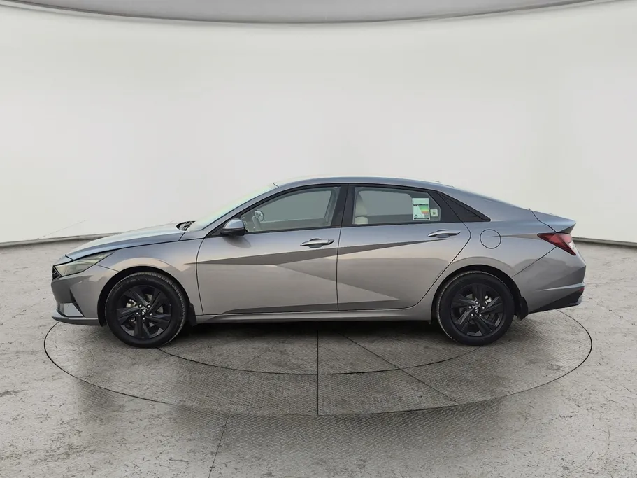 2023 Hyundai Elantra Smart 