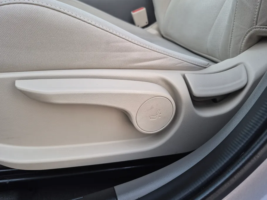 2023 Hyundai Elantra Smart 