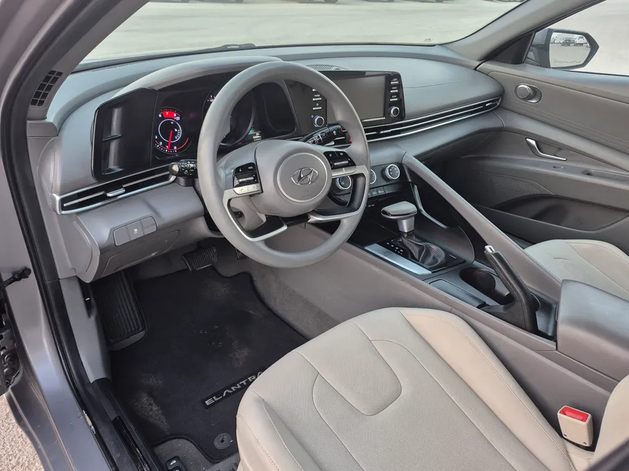 2023 Hyundai Elantra Smart 