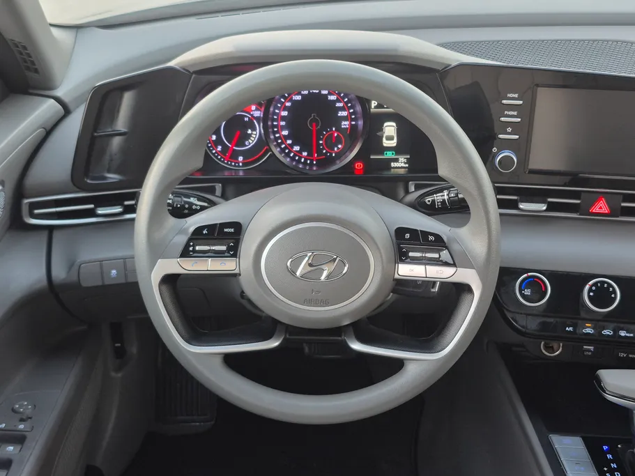 2023 Hyundai Elantra Smart 