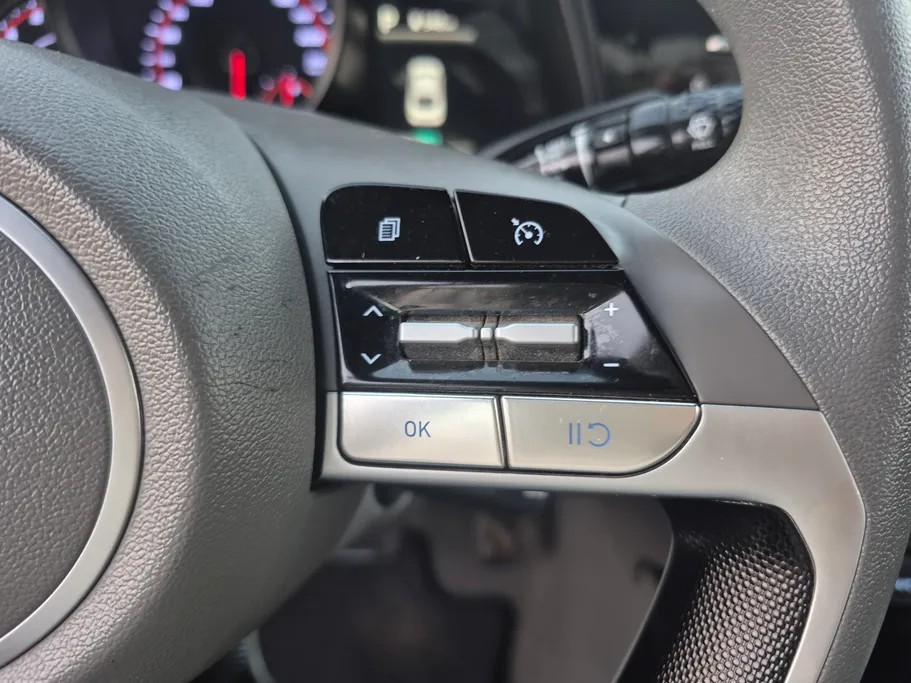 2023 Hyundai Elantra Smart 