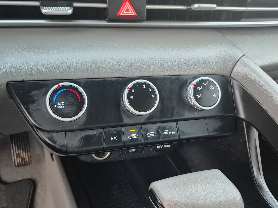 2023 Hyundai Elantra Smart 