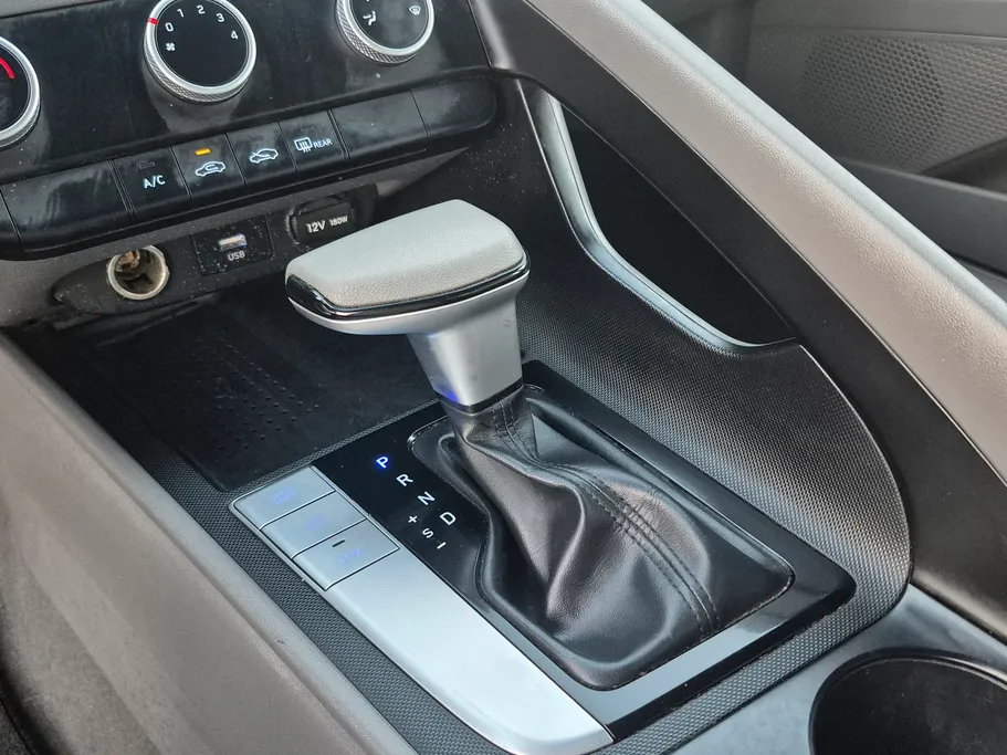 2023 Hyundai Elantra Smart 