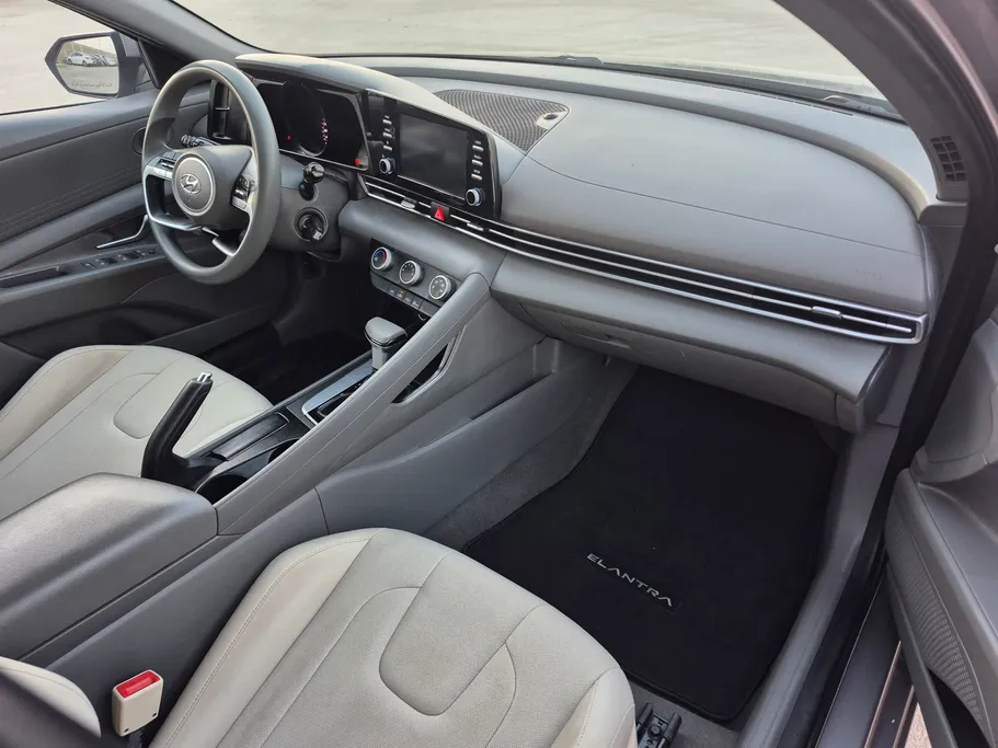 2023 Hyundai Elantra Smart 