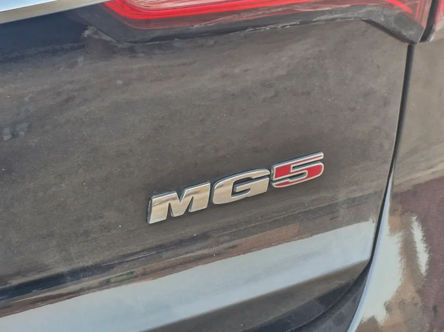 2022 MG 5 STD 