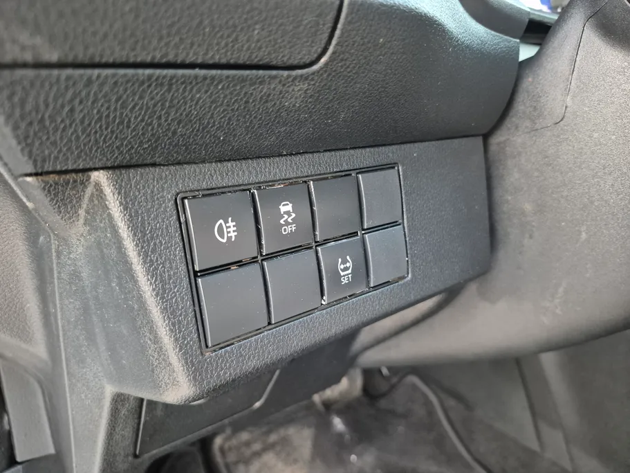 تويوتا يارس Y 2024 