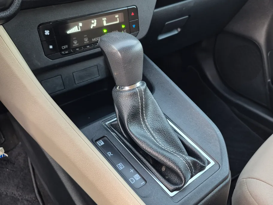 تويوتا يارس Y 2024 