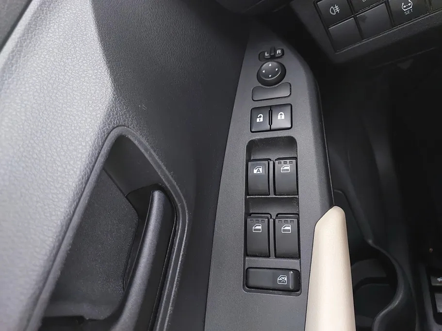 تويوتا يارس Y 2023 