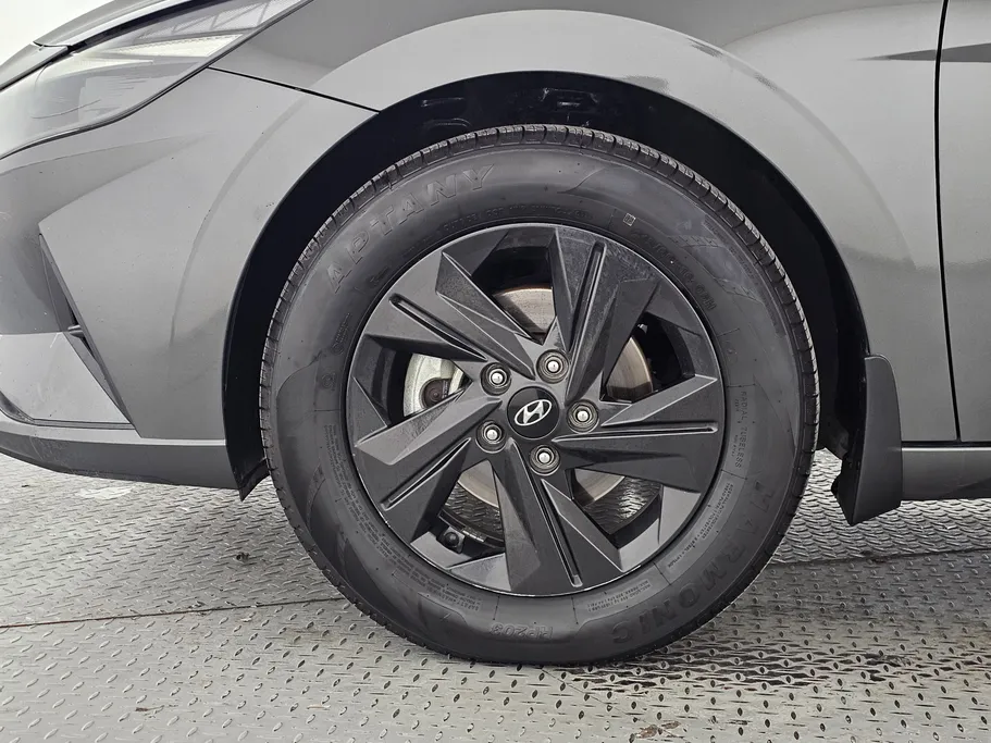 2023 Hyundai Elantra Smart 