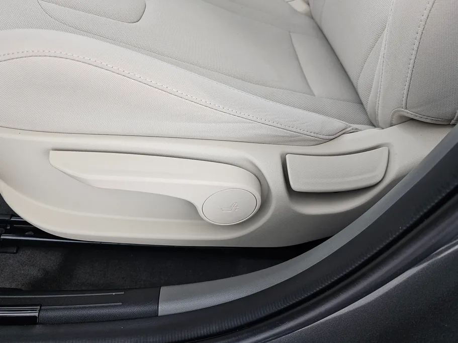 2023 Hyundai Elantra Smart 