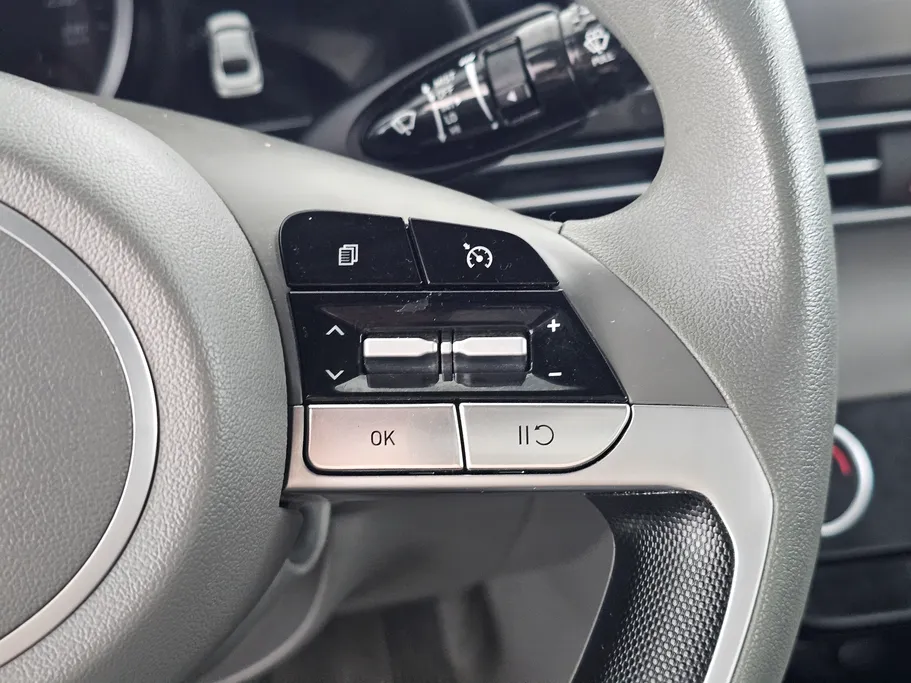 2023 Hyundai Elantra Smart 