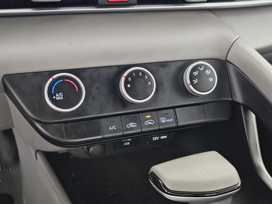 2023 Hyundai Elantra Smart 