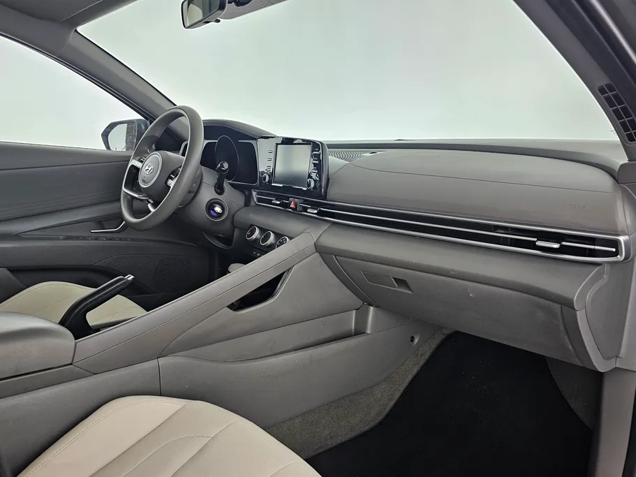 2023 Hyundai Elantra Smart 