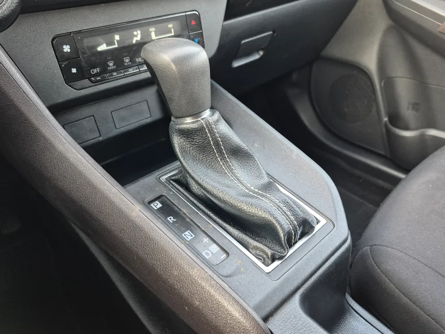 تويوتا يارس Y 2023 